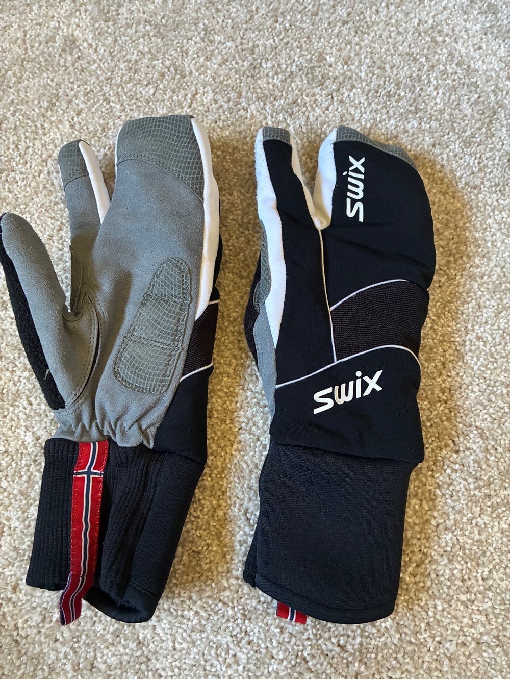 SWIX Size 7 3-Finger Split Mitten